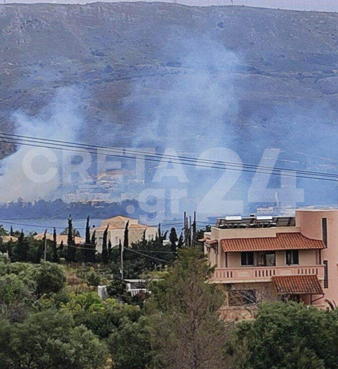 Χωρίς ενεργό μέτωπο η φωτιά στην Σούδα, σύμφωνα με την Πυροσβεστική 