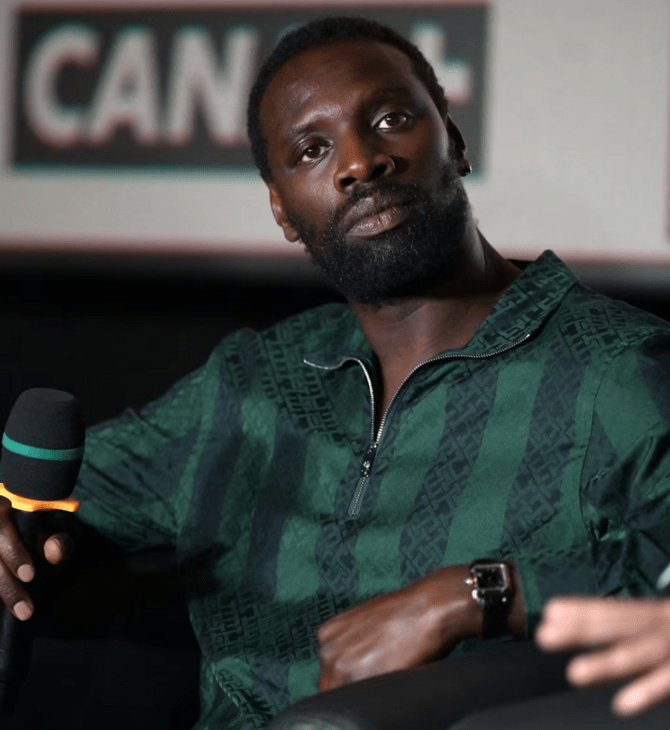 Omar Sy: Είναι δύσκολο να είσαι μαύρος στη Γαλλία, λέει ο πρωταγωνιστής του «Λουπέν» 