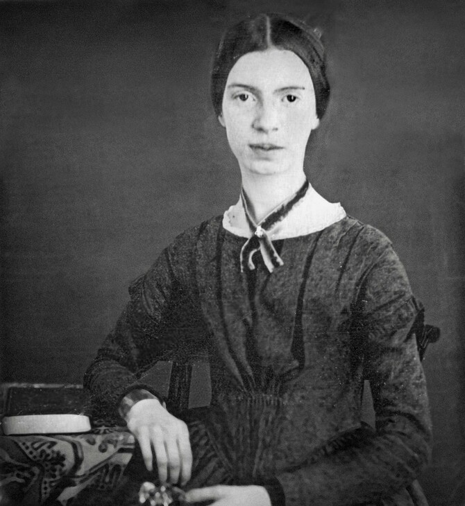Το 1886 πεθαίνει η Έμιλι Ντίκινσον