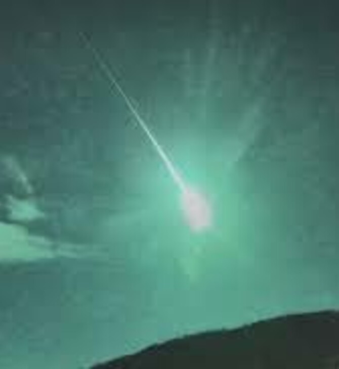Μετεωρίτης φώτισε με δυνατή μπλε λάμψη τον νυχτερινό ουρανό σε Ισπανία και Πορτογαλία 