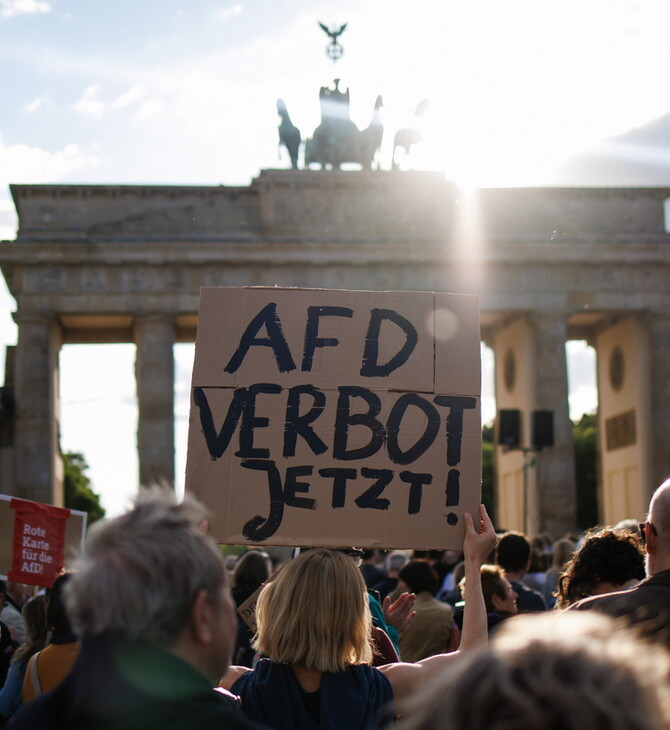 Γερμανία: Στη 2η θέση των δημοσκοπήσεων το ακροδεξιό AfD παρά τα σκάνδαλα