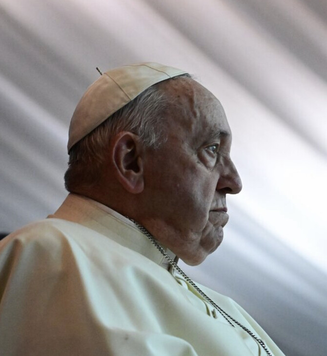 Οργή κατά του Πάπα: Εκφράστηκε υποτιμητικά για τους ΛΟΑΤΚΙ