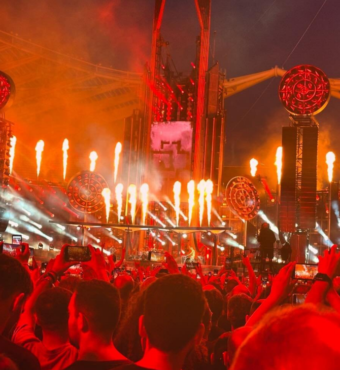 Οι Rammstein έβαλαν «φωτιά» στο ΟΑΚΑ- Εικόνες από τη συναυλία