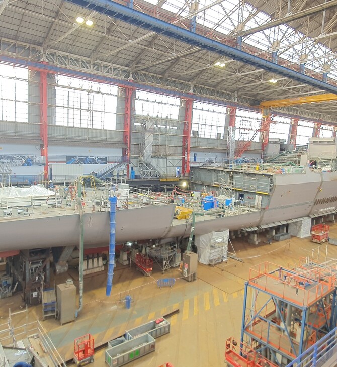 Στα ναυπηγεία της Naval Group στη Γαλλία για τη φρεγάτα «Κίμων» ο Μητσοτάκης