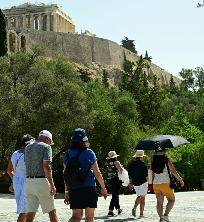Καύσωνας: Καμίνι η χώρα, όλα τα μέτρα για σχολεία και εργαζόμενους