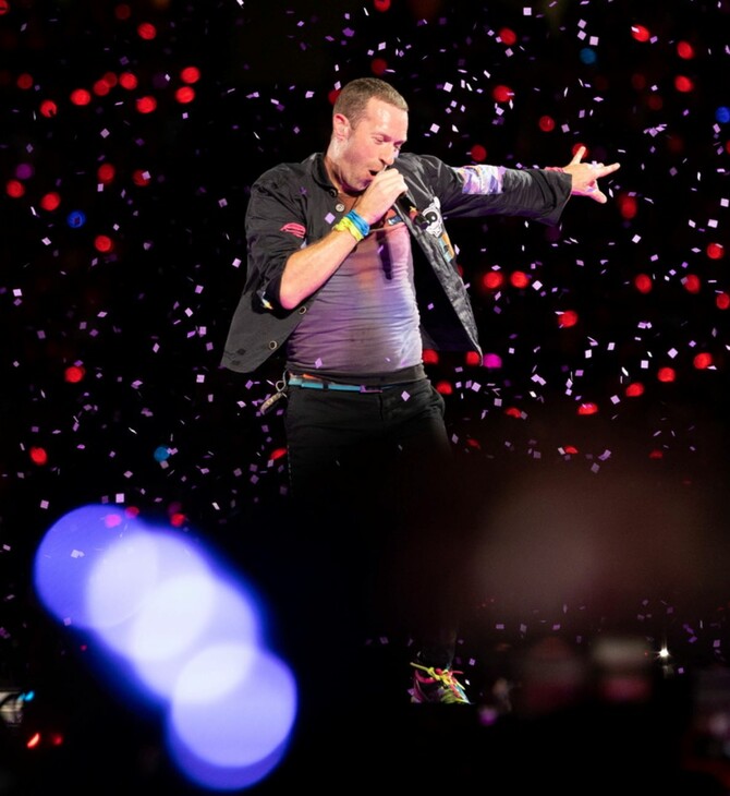 Coldplay: Τα βινύλια του νέου άλμπουμ Moon Music θα κατασκευαστούν από παλιά πλαστικά μπουκάλια