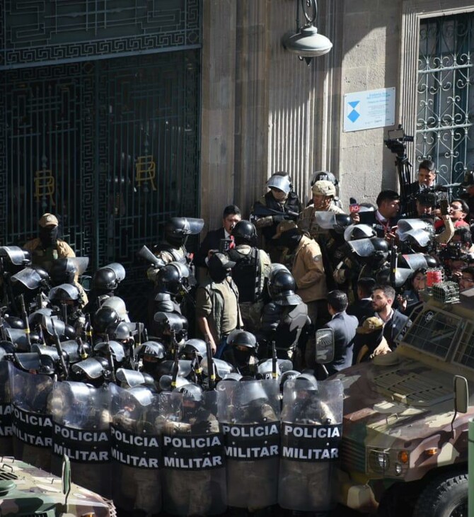 Φόβοι για πραξικόπημα στη Βολιβία - Τανκς εισέβαλαν στην προεδρική κατοικία