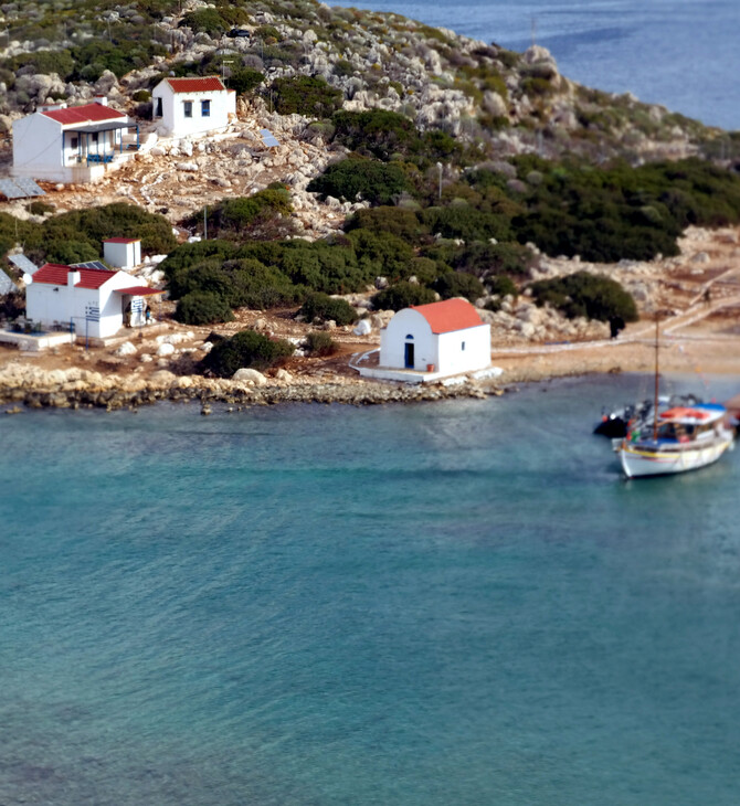 Για πρώτη φορά έδεσε πλοίο στη Ρω