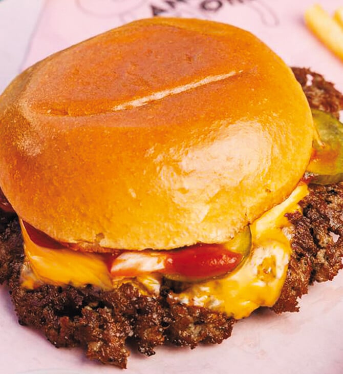 Epos Burgers: Στην Αντίπαρο για αυθεντικό smash burger