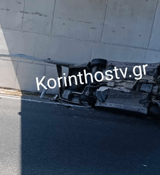 Κορινθία: Ανατροπή νεκροφόρας στην εθνική οδό