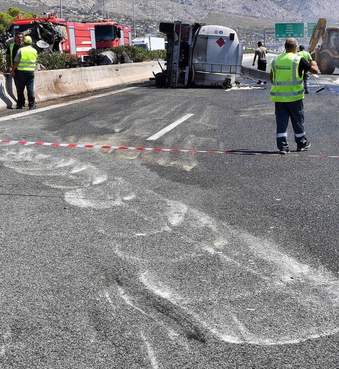 Ανατροπή βυτιοφόρου: Κανονικά διεξάγεται η κυκλοφορία και στα δύο ρεύματα της εθνικής οδού Αθηνών- Κορίνθου
