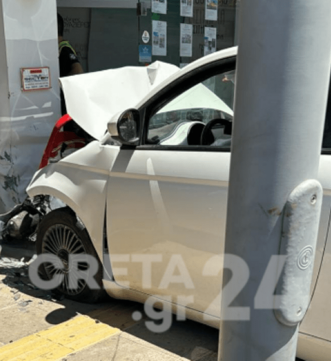 Ηράκλειο: Η στιγμή που αυτοκίνητο πέφτει σε βιτρίνα καταστήματος
