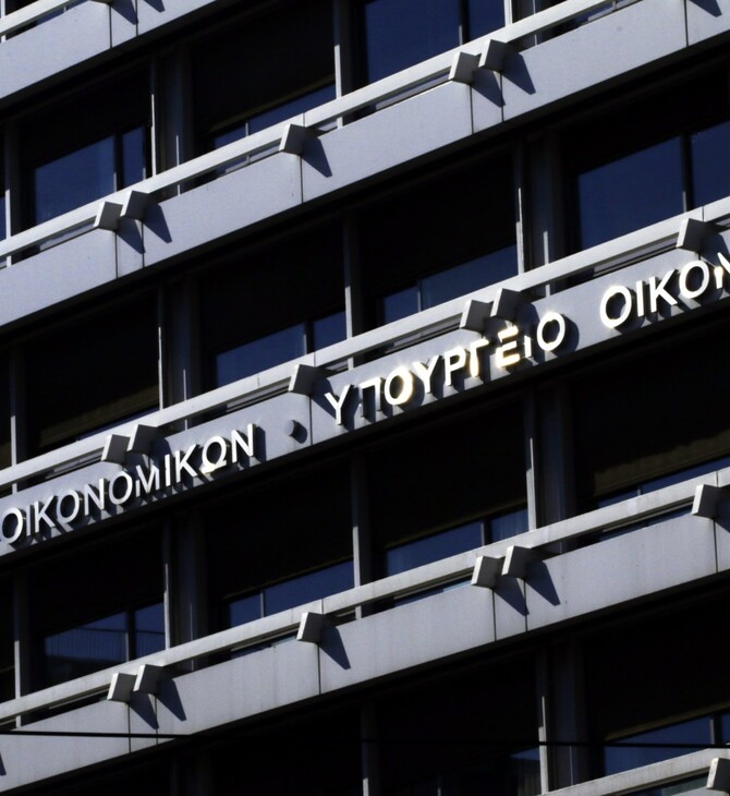 Παρεμβάσεις και ελαφρύνσεις 880 εκατ. ευρώ στοn νέο προϋπολογισμό - Ποιοι ωφελούνται