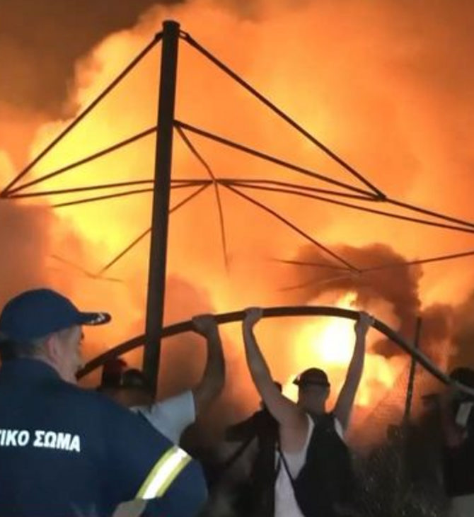 Φωτιά στην Αττική: Στις φλόγες εργοστάσιο ξυλείας στον Γέρακα