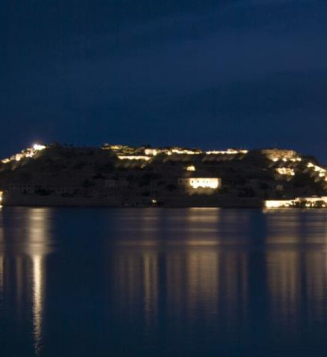 Φωταγωγήθηκε το νησί της Σπιναλόγκας