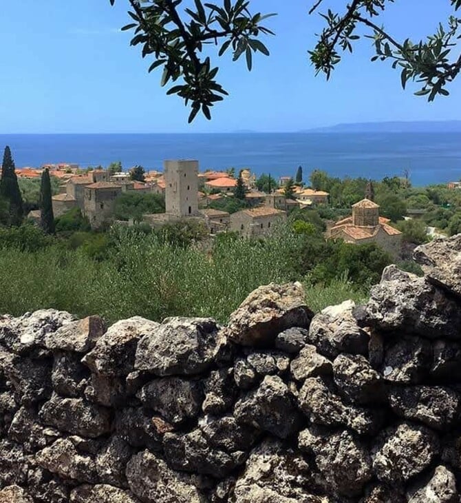 «Στη Δυτική Μάνη με έφερε η επιθυμία να ζήσω στο χωριό και να ζωγραφίζω όλη μέρα»