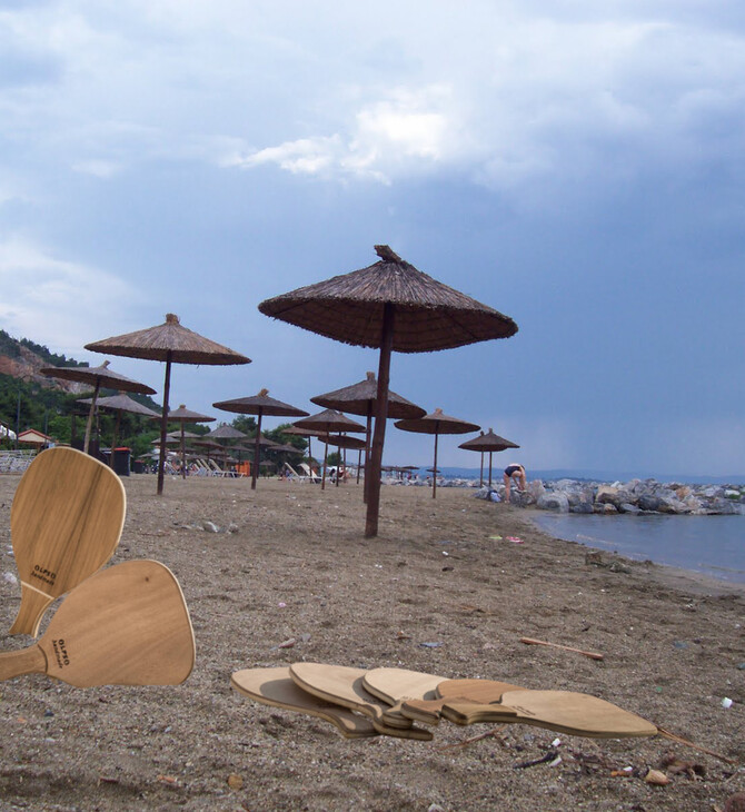 Μαγνησία: Συνέλαβαν δύο άνδρες που έπαιζαν ρακέτες στην παραλία Αναύρου