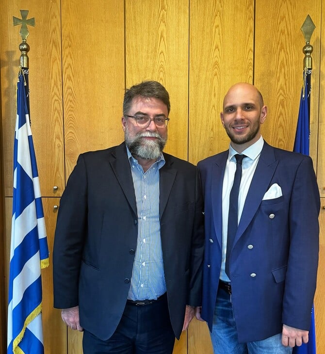 Πληροφορίες ότι ο επικεφαλής του γραφείου του Βασίλη Οικονόμου εμπλέκεται σε κύκλωμα trafficking