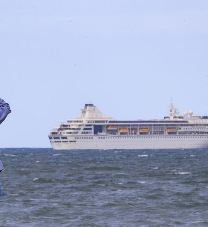 Το κρουαζιερόπλοιο Odyssey παραμένει ακινητοποιημένο στο Belfast Lough μετά από μήνες καθυστερήσεων