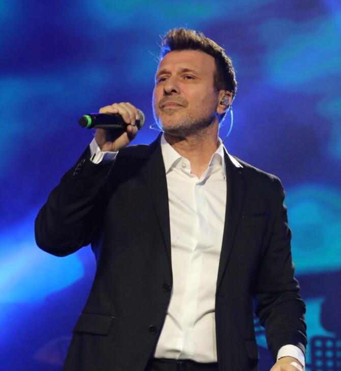 Γιάννης Πλούταρχος: «Του ζητώ συγγνώμη, παρασύρθηκα» δήλωσε η stalker που μήνυσε ο τραγουδιστής
