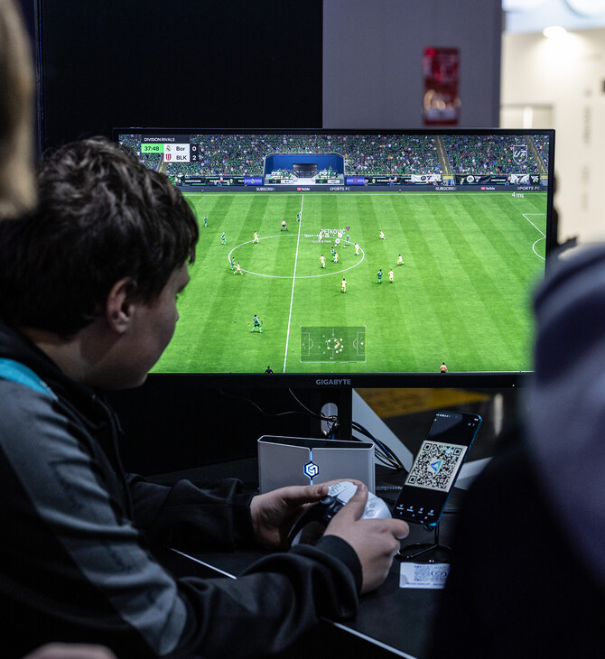 To θρυλικό ποδοσφαιράκι της FIFA βρήκε επιτέλους συμπαίκτη