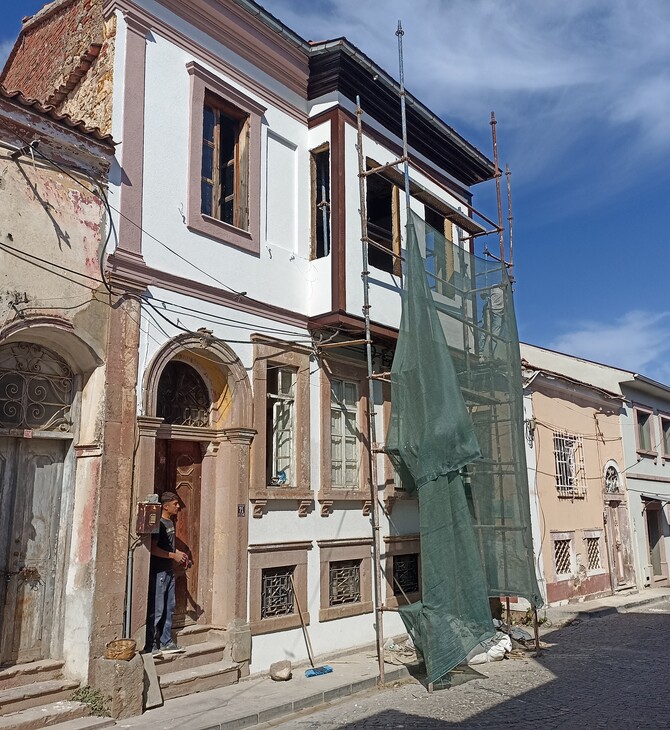Ξεκίνησε η επισκευή του σπιτιού τού Ηλία Βενέζη στο Αϊβαλί