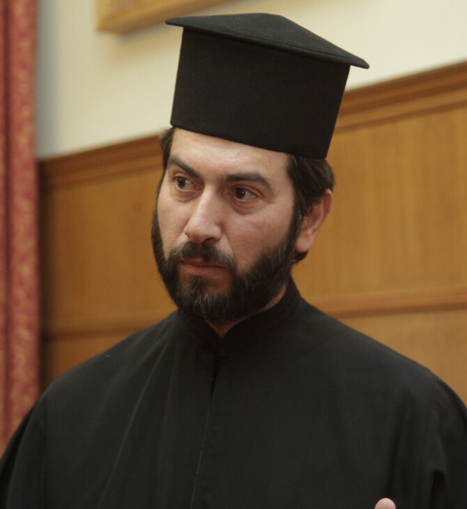 Πατέρας Αντώνιος: Την ενοχή του για κακοποιήσεις φιλοξενούμενων στην «Κιβωτό», προτείνει η εισαγγελέας 