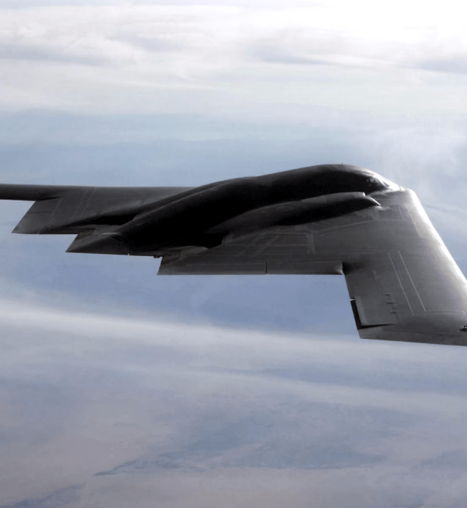 CNN: Μήνυμα στο Ιράν το χτύπημα των ΗΠΑ με stealth βομβαρδιστικό Β-2 Spirit