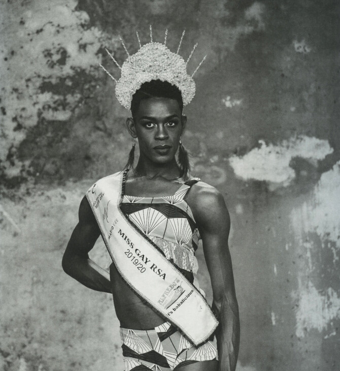 Zanele Muholi: Μια δυνατή φωνή της τέχνης για την queer κοινότητα της Αφρικής