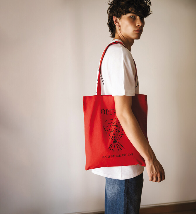 Η ιεραρχία των tote bags: Τι (θέλουμε να) λέει η τσάντα μας για εμάς 