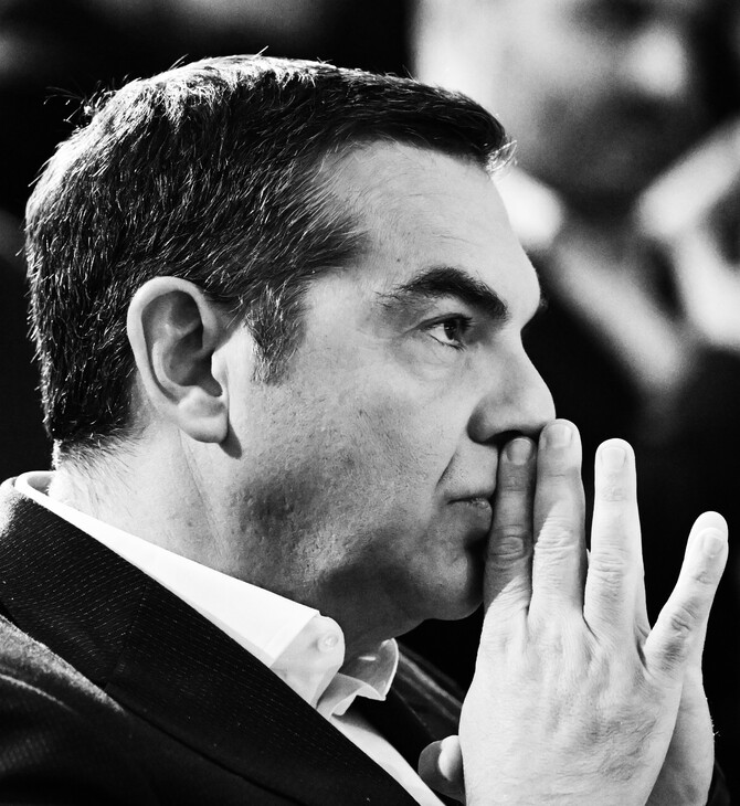 Ο παλιός Τσίπρας είναι ακόμα εδώ, χωρίς αυτοκριτική, αλλά πιο δεξιά