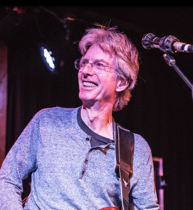 Πέθανε ο Phil Lesh, μπασίστας και ιδρυτικό μέλος του ροκ συγκροτήματος Grateful Dead