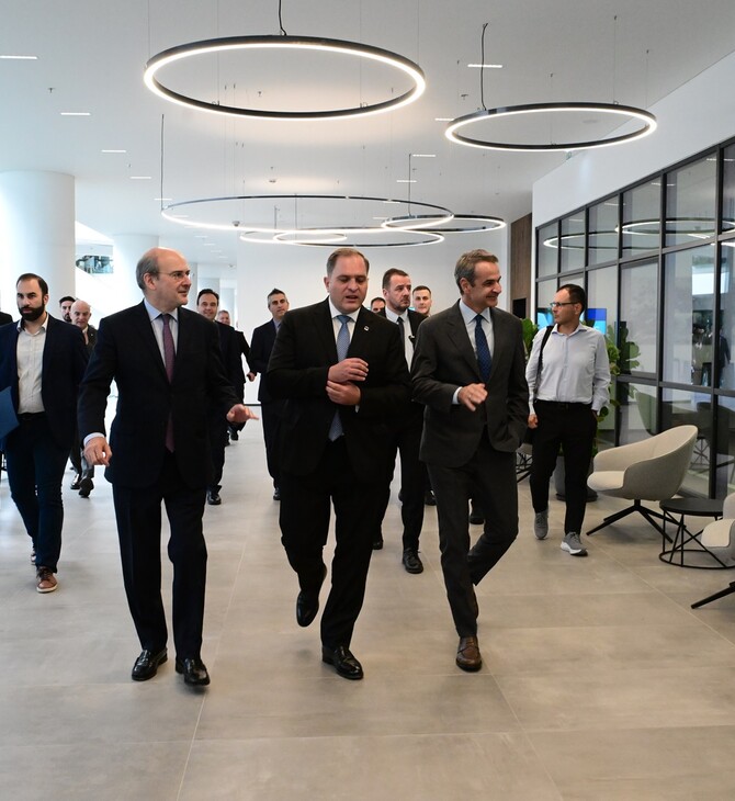 Μητσοτάκης στα εγκαίνια του νέου κτιρίου της ΑΑΔΕ: Στόχος μας η μείωση των φόρων