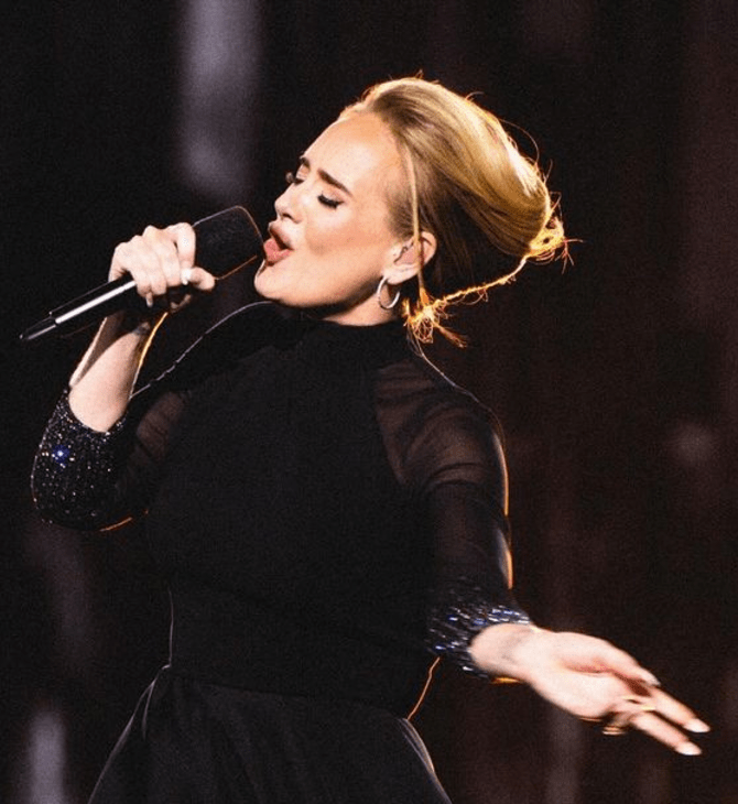 Η Adele δηλώνει ότι είναι «λίγο κουφή» μετά από «επώδυνη» ωτίτιδα: «Χειρότερο από τον τοκετό»