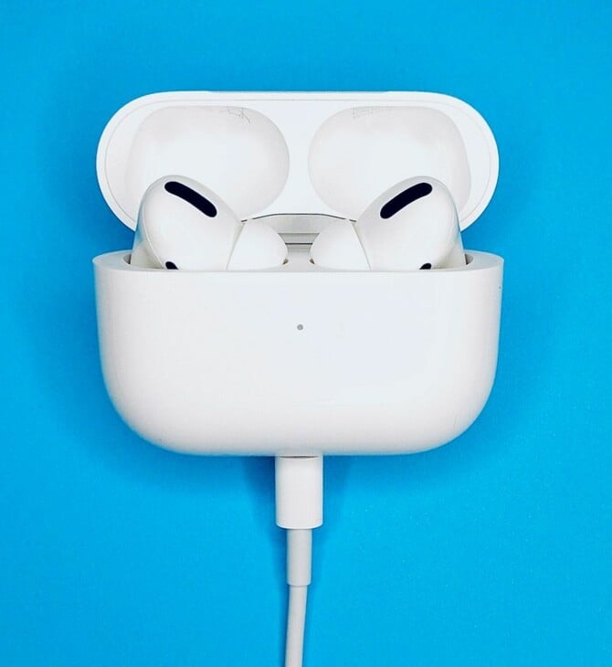 Πώς η νέα λειτουργία των AirPods μπορεί να βοηθήσει τα άτομα με προβλήματα ακοής