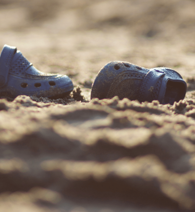 Σχολεία στις ΗΠΑ απαγορεύουν τα Crocs- Οι λόγοι που το κάνουν