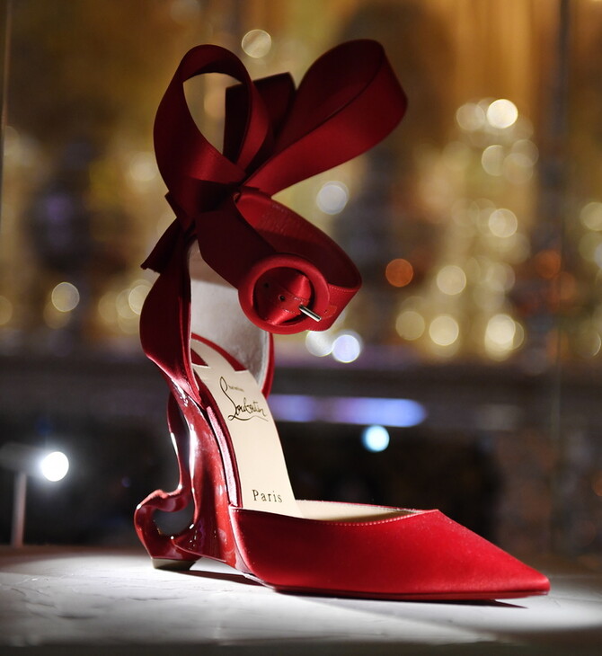 Υπάλληλος του Louboutin έκλεψε και μεταπώλησε 1.400 παπούτσια και δερμάτινα είδη