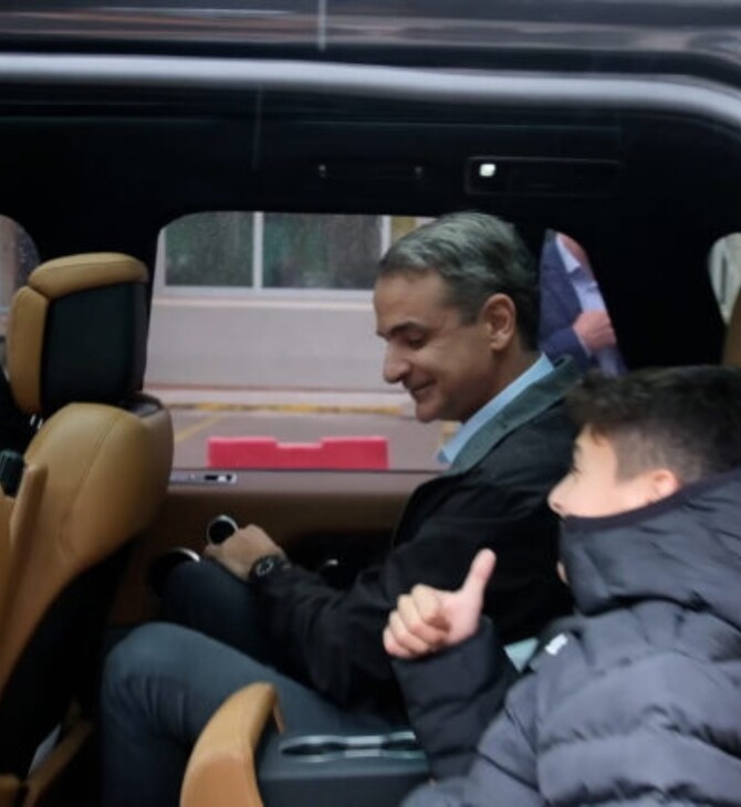 Κυριάκος Μητσοτάκης: Η βόλτα μαθητή με το πρωθυπουργικό αυτοκίνητο