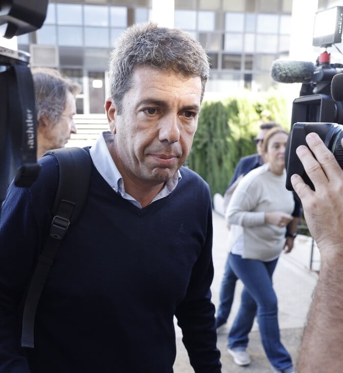 Ο περιφερειάρχης της Βαλένθια παραδέχεται λάθη στην αντιμετώπιση των πλημμυρών, αλλά δεν παραιτείται