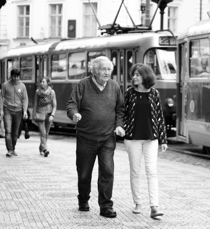 Η μαρτυρική σιωπή του Νόαμ Τσόμσκι