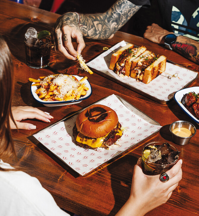 F*SMASHING: Το πιο cool burger spot της πόλης