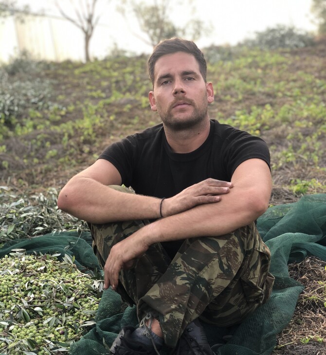 «Όταν το πήρα απόφαση, κανένας δεν με ρώτησε γιατί φεύγω από την Αθήνα. Και αυτό λέει πολλά για την ίδια την πόλη».