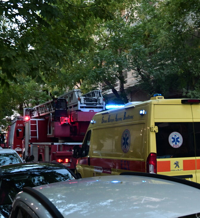 Φωτιά σε διαμέρισμα στα Μέγαρα - Εντοπίστηκε άνδρας χωρίς τις αισθήσεις του