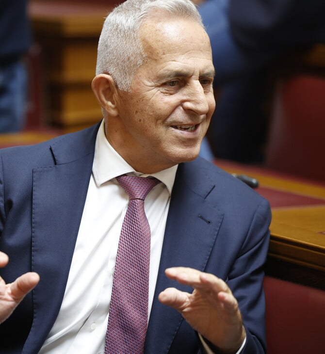 Βουλή: Ανεξαρτητοποίηση Ευάγγελου Αποστολάκη - Παραίτηση Γεώργιου Αποστολάκη