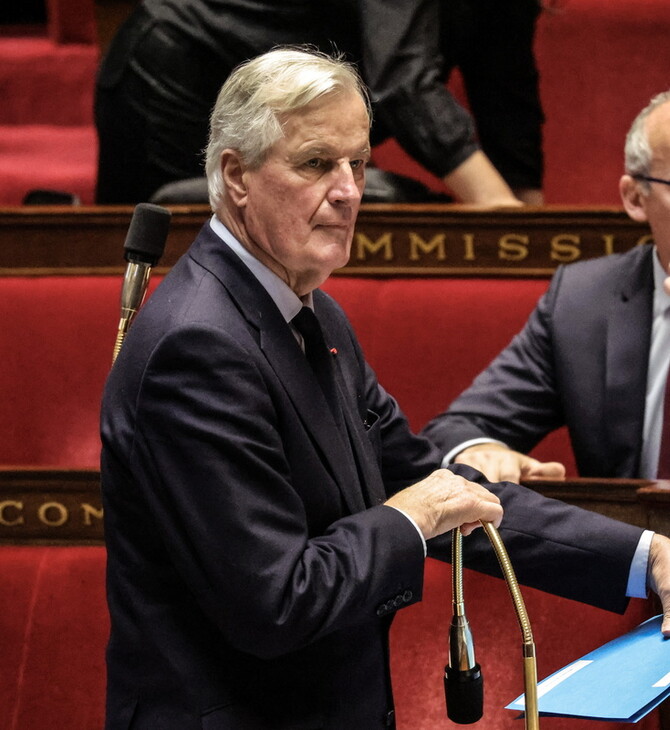 Γαλλία: Στα πρόθυρα κατάρρευσης η κυβέρνηση Μπαρνιέ – Λεπέν και Μελανσόν ετοιμάζονται για πρόταση μομφής