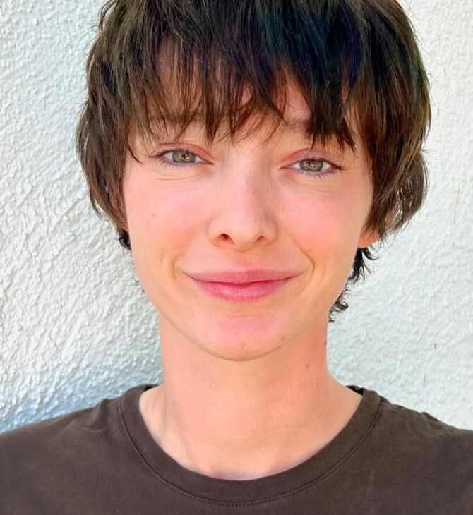 Oppenheimer: Η Emma Dumont έκανε coming out ως τρανς και non binary άτομο