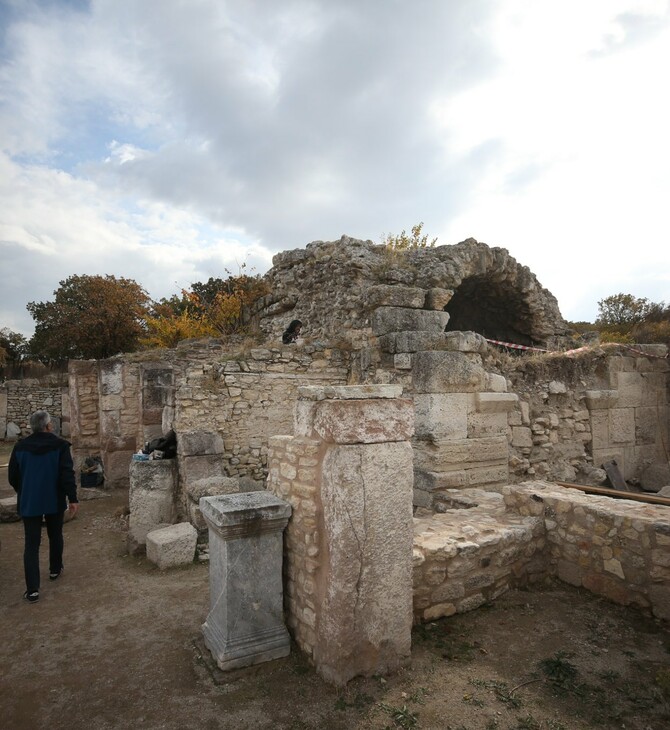 Μικρά Ασία: Κομμάτι του αρχαίου ωδείου αποκαλύφθηκε στην Αλεξάνδρεια Τρωάδα