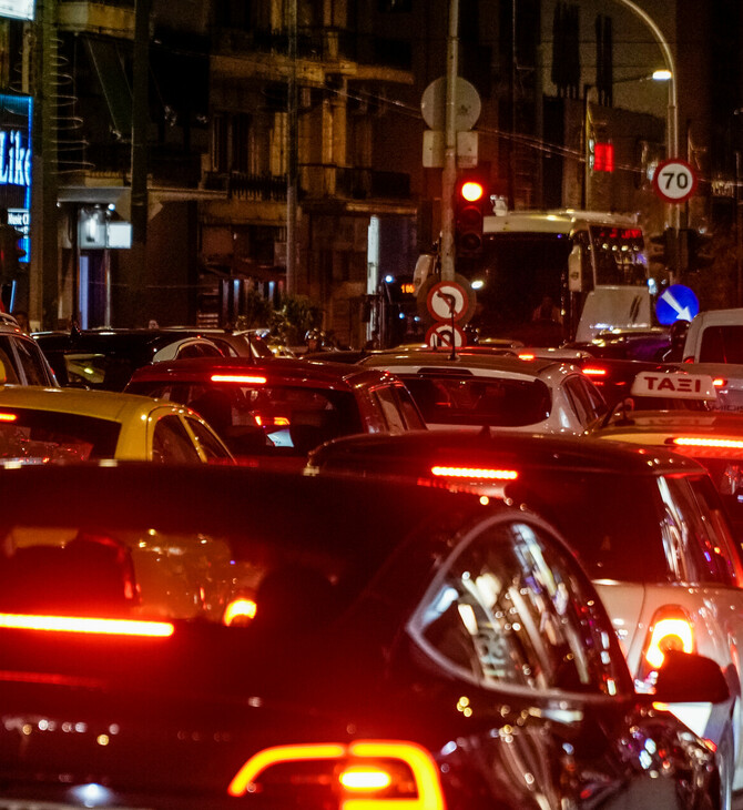 Κίνηση στους δρόμους: Κλειστή η Βασιλίσσης Αμαλίας - Στο «κόκκινο» το κέντρο της Αθήνας