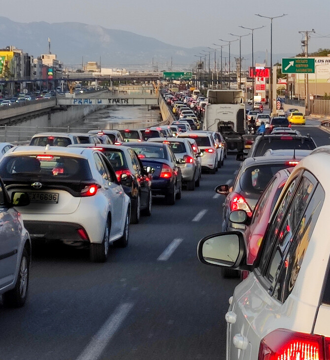 Κίνηση στον Κηφισό: Έπεσαν λάδια στο οδόστρωμα 