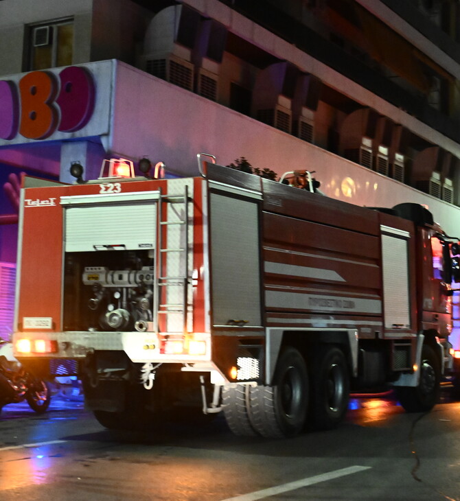 Τέθηκε υπό έλεγχο η φωτιά στα Jumbo στον Πειραιά